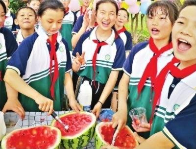 在校园里吃瓜,揭秘校园里的那些“秘密”