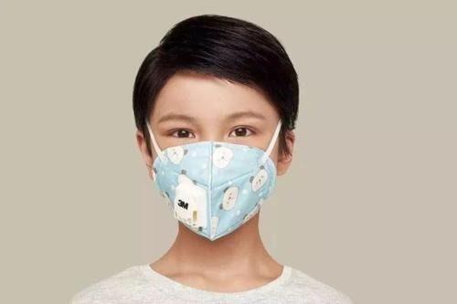 沈阳人吃瓜戴口罩,吃瓜戴口罩，防疫生活两不误